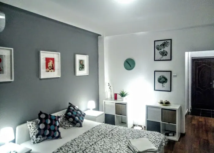 Central Bright Modern Studio